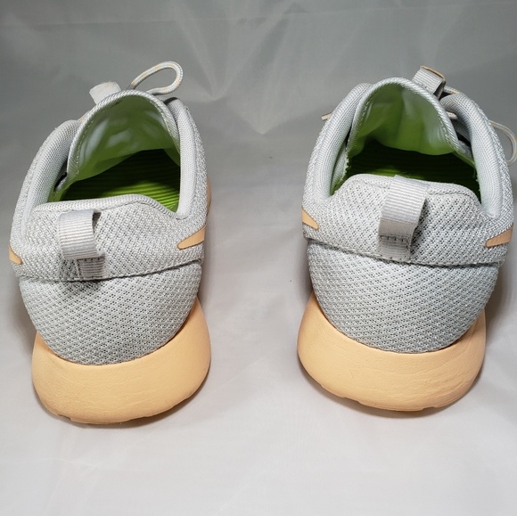 Women's Nike Roshe Run - Sz 8.5 - Picture 6 of 7